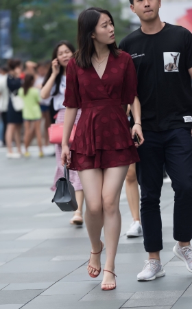 连衣裙美女