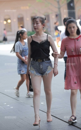 娇俏的白白美腿 [23P]