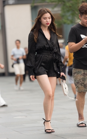大白腿美女