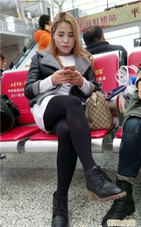 4K极品街拍美腿黑丝袜美女姐姐