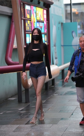 牛仔短裤黑网