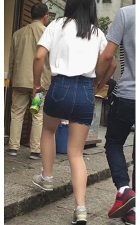 牛仔裙妹子