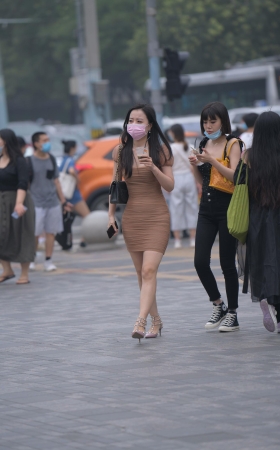 性感包屯裙美女