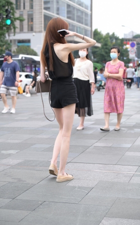 骨感美腿小姐姐