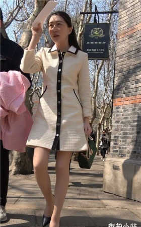 高跟丝袜米色群气质街拍女神 [648 MB/MP4]