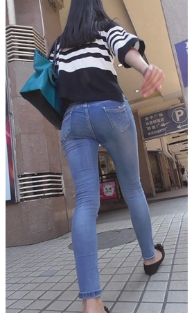 紧身牛仔裤妹子