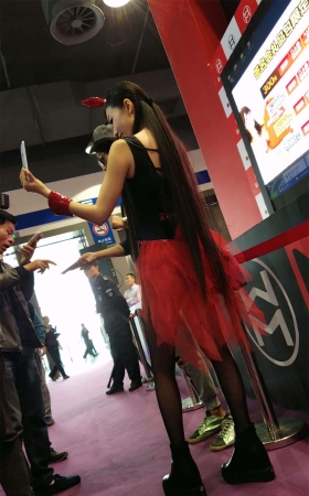 魔鬼身材黑丝网袜大美女