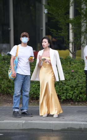 散发魅力裙装穿搭