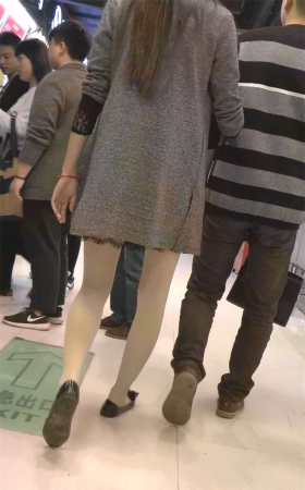 街拍肉丝美腿美眉