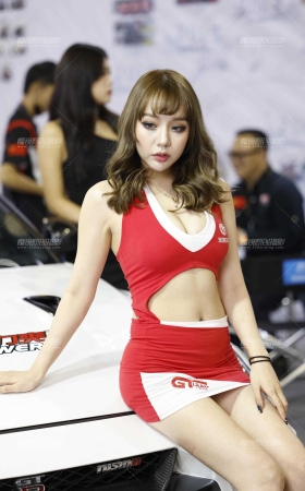 20201023红裙金发美眉车模 [15P]