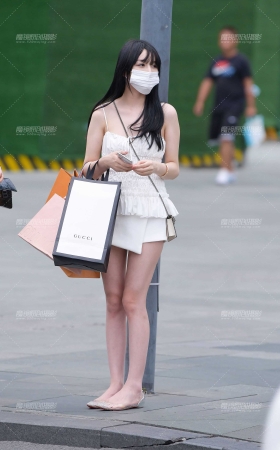 小背心，白皙美腿 [12P]