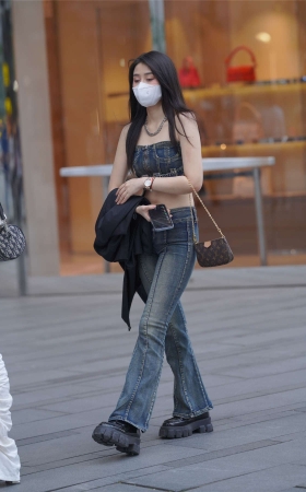 紧身牛仔的美