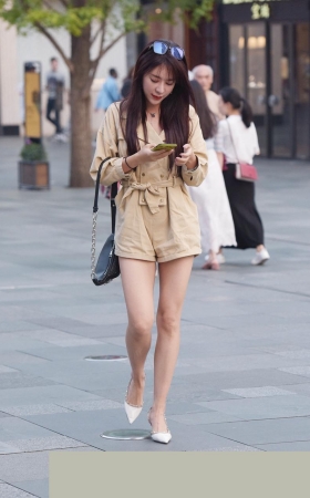 戴墨镜的美女3A2752[878M]