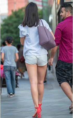 白色热裤小姐姐(22P)