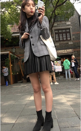 黑色百褶裙美女