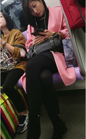 超高的长腿黑丝袜美眉