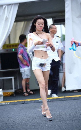 Mark街拍作品 - 白热裤长腿美女