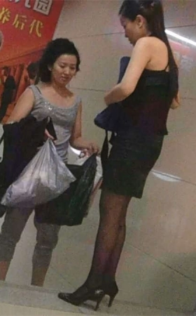 换裤子的美女