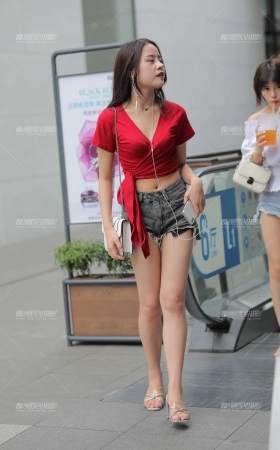 长腿热裤美眉 [18P]