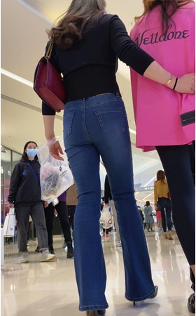 蓝牛高跟美女