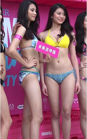 比基尼泳池派对