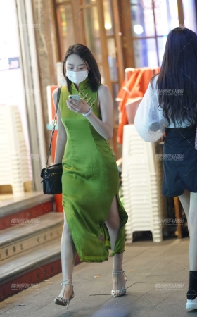 长裙美女 [16P]