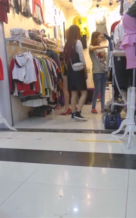 跟拍极品性感红高跟长腿美女