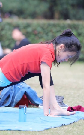 No1235 修长美女倾情演绎高难度瑜珈专场 第1套