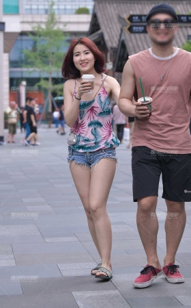 有个愿意穿这么短的热裤女友真好~ [18P]