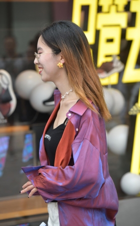 热裤小妹