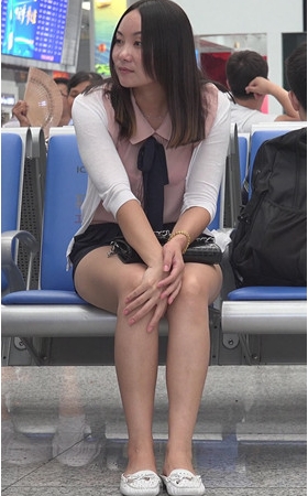 聊天的美腿妹子