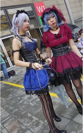 花纹黑丝蓝裙cosplay美女