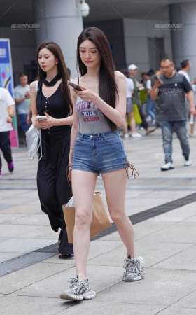 热裤美眉 [13P]
