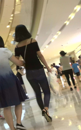 超紧身蓝色牛仔裤性感女神姐姐
