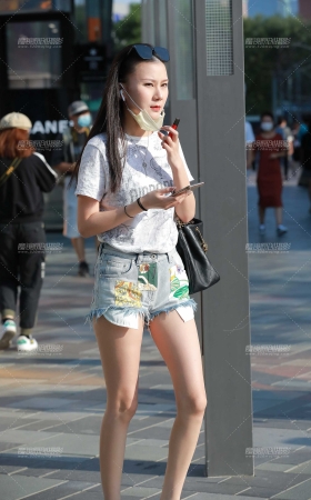 热裤小姐姐 [19P]