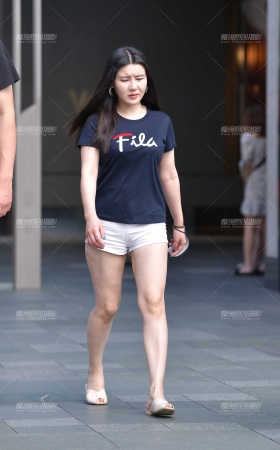 紧致的白热裤大白腿 [14P]