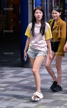 ★青春牛仔热裤美女 [23P]