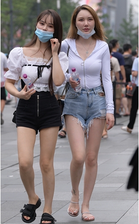 白衣热裤小姐姐(132P)