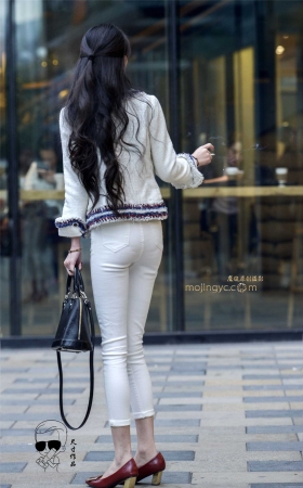 美丽身材的白衣美女 [11P]