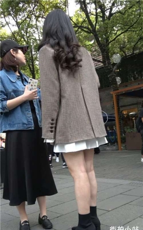 白裙美腿气质美女