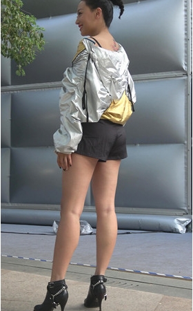 黑色短裤小姐姐