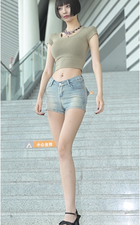 苗条高挑的热裤小姐姐(202P)