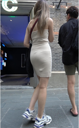 吊带连体包臀裙小姐姐