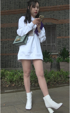 漂亮白衣小美女