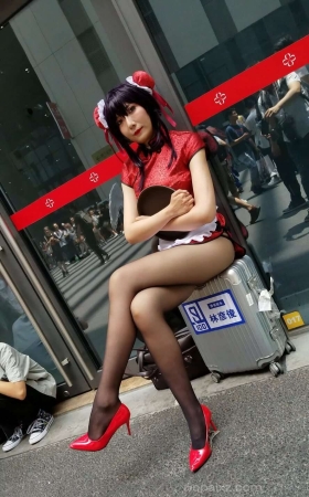 4K - 展会cos的红色高跟黑丝美眉 [394 MB/MP4]