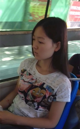 公交车上的小姐姐