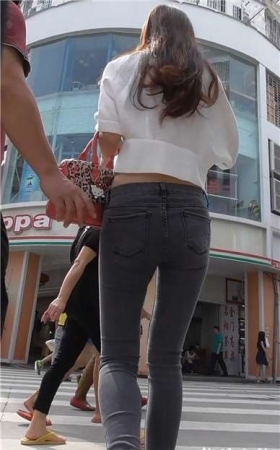 苗条小蛮腰性感灰牛高妹 [973 MB]