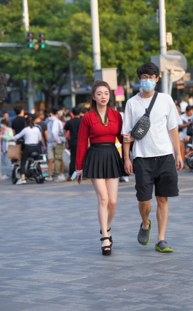 黑色百褶裙小姐姐