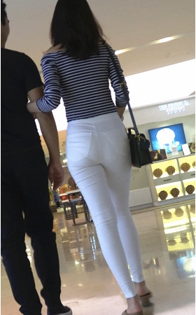 长腿白色紧身裤小姐姐