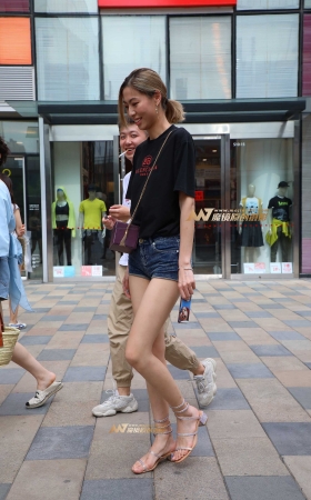 热裤 大长腿的小姐姐 [24P]